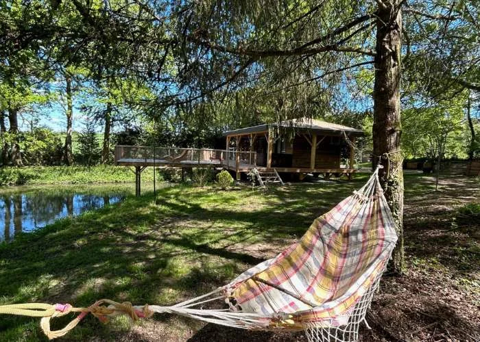 Cabane romantique La Romance de George Sand avec jacuzzi privatif en pleine nature