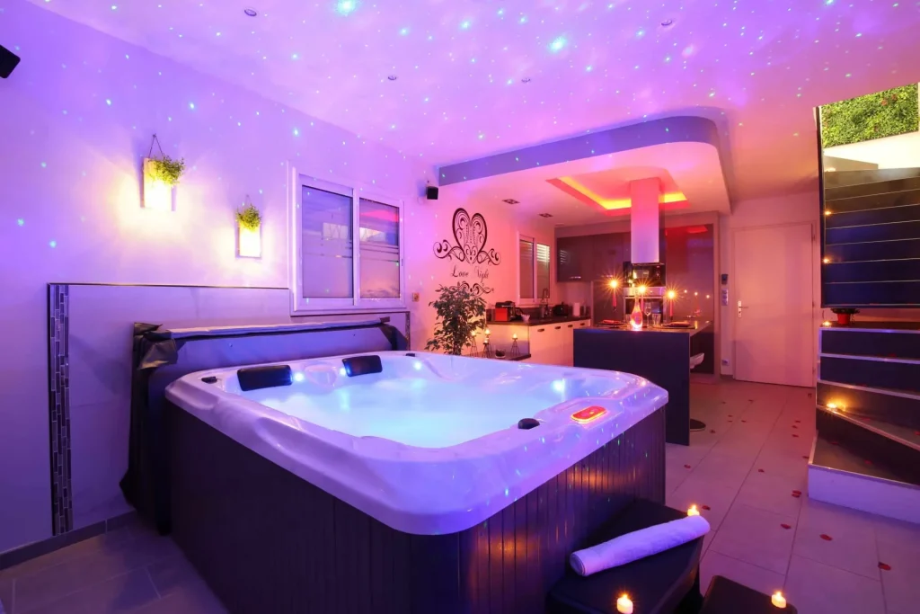 Villa lovenight jacuzzi spa et pièce secrète 50 nuances de Grey